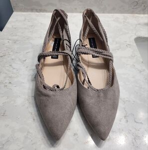 Steve Madden Gray/Taupe Flats with Lace-Up Design